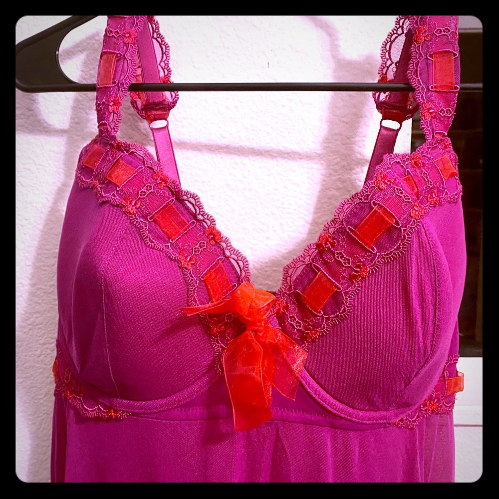 Cacique hot pink long chemise w/red lace detail 🌷